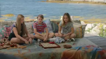 Roomytown Bow Graphic Tee worn by Liberty Sinclair (Manaia Wall) as seen in We Were Liars (S01E08)