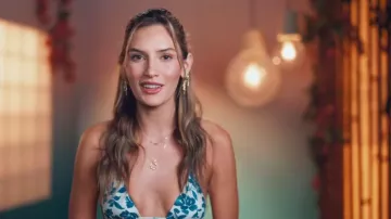 Haut Tularosa Mar et Bas taille haute Mar portés par Katherine Izzo comme on le voit dans Bachelor in Paradise (S10E01)