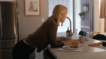 Pull en laine mérinos All Saints Julieana porté par le Dr Hannah Asher (Jessy Schram) vu dans Chicago Med (S10E22)