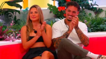 Fashion Nova Kya Poplin Bubble Hem Skirt Set worn by Iris Kendall as seen in Love Island (S07E30)