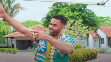 Scotch & Soda Panel Regular Fit Button Down Camp Shirt usado por Justin Glazer como se ve en Bachelor in Paradise (T10E01)