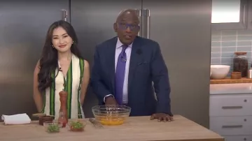 Simon Miller Minivestido de lino con estampado de algarroba usado por Kylie Sakaida como se ve en Hoy el 9 de julio de 2025