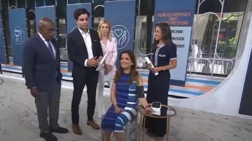 Corey Lynn Calter Vestido midi a rayas usado por Jodi como se ve en Today el 9 de julio de 2025