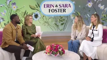 Vestido midi de punto en contraste con autorretrato usado por Sara Foster como se ve en Today with Jenna & Friends el 9 de julio de 2025