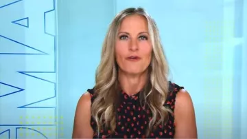 Blusa de lunares Maeve Darby usada por Becky Worley como se ve en Good Morning America el 8 de julio de 2025