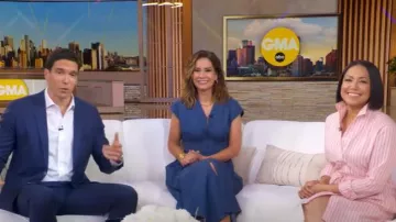 Vestido midi de mezclilla sin mangas con cremallera en la parte delantera de Modenair usado por Rebecca Jarvis como se vio en Good Morning America el 9 de julio de 2025