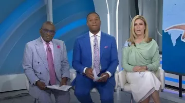 Victoria Beckha Haut drapé à manches longues porté par Jill Martin, comme on le voit dans Today le 10 juillet 2025