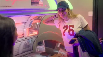 Brandy Melville Brooke 76 Top porté par Olivia Attwood comme on le voit dans Olivia Attwood : Le prix de la perfection (S02E03)