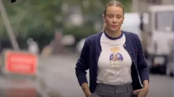 Polo Ralph Lauren T-shirt en jersey de coton à col rond à imprimé ours porté par Olivia Attwood, comme on le voit dans Olivia Attwood : Le prix de la perfection (S02E04)
