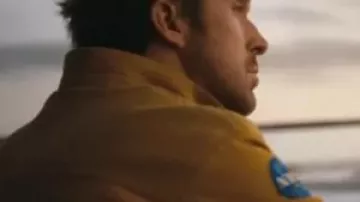Project Hail Mary Ryland Grace Chaqueta amarilla usada por Ryland Grace (Ryan Gosling) en Project Hail Mary