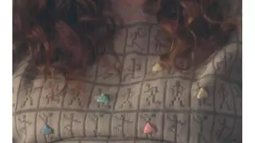 Dancers Sweater of Jessica Salmon (Megan Stalter) in Too Much (S01)