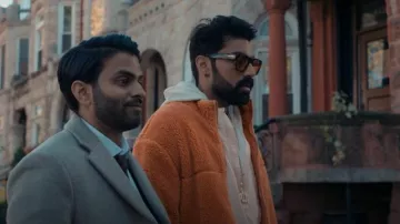 Gafas de sol de montura cuadrada de Tom Ford Morgan usadas por Raj Dar (Saagar Shaikh) como se ve en Deli Boys (S01E01)