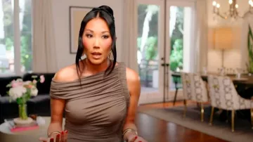 Vestido de pipa asimétrico Alaia usado por Katie Ginella como se ve en The Real Housewives of Orange County (S19E01)