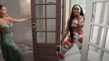Leggings con dobladillo con cremallera con estampado floral de amapola de Dolce and Gabbana usados por Porsha Williams como se ve en The Real Housewives of Atlanta (T16E16)