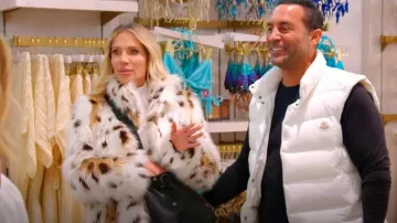 Veste en fausse fourrure Zara portée par Jennifer Pedranti comme on le voit dans The Real Housewives of Orange County (S19E01)