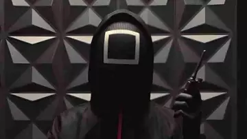 Squid Game S02 Mono Negro en El Juego del Calamar (T02)