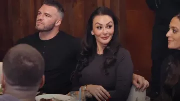 Camiseta de manga larga Skims usada por Jenni Farley como se ve en Jersey Shore: Family Vacation (S08E07)