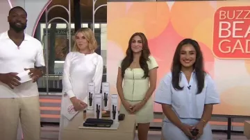 Falda de Amanda Uprichard Atlas usada por Ami Desai como se ve en Today with Jenna & Friends el 11 de julio de 2025