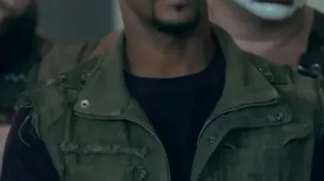 Twisted Metal S02 Anthony Mackie Chaleco verde usado por John Doe (Anthony Mackie) en Twisted Metal (T02)