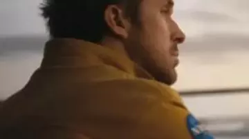 Project Hail Mary Ryland Grace Chaqueta amarilla usada por Ryland Grace (Ryan Gosling) en Project Hail Mary