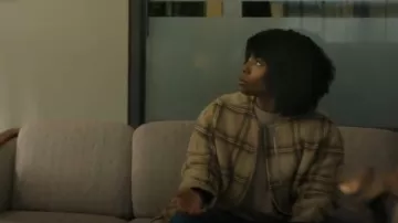 Abrigo de mezcla de lana a cuadros de Isabel Marant usado por Ivy (Tamera Tomakili) como se ve en Happy Face (S01E02)