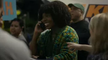 Rachel Comey Sapele Cardi portée par Ivy (Tamera Tomakili) comme on le voit dans Happy Face (S01E05)