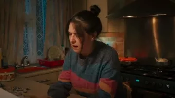 Vero Moda Women’s Vmdoffy Art Ls O-Neck Pullover Ga Boo Sweater porté par Emily Dawkins (Rosie Jones) comme on le voit dans Pushers (S01E02)