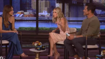 Gianvito 105mm Suede Pumps worn by Kelly Ripa as seen in LIVE with Kelly and Mark on July 7, 2025