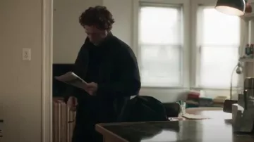 Veste de pont en coton Ralph Lauren portée par Carmen 'Carmy' Berzatto (Jeremy Allen White) comme on le voit dans The Bear (S04E01)