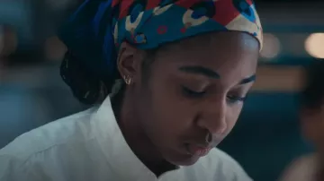 Eloi Scandi worn by Sydney Adamu (Ayo Edebiri) as seen in The Bear (S04E02)