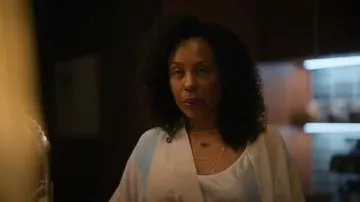 Olivia von Halle Queenie Bata kimono de seda con estampado paisajístico usada por Dawn Edwards (Karen Pittman) como se ve en FOREVER (S01E01)