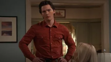 Wrangler Hommes Authentique Cowboy Coupe Travail Western À Manches Longues Finition Ferme porté par Georgie Cooper (Montana Jordan) comme on le voit dans Le Premier Mariage de Georgie & Mandy (S01E20)