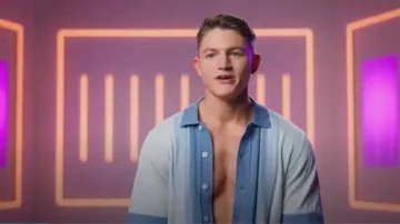 Cárdigan de manga corta Wesc usado por Indigo Carthew como se ve en Love Island Australia (S06E01)