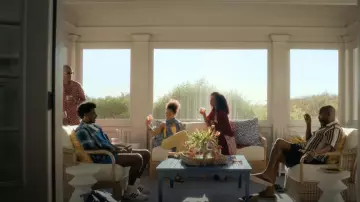 Adidas Grand Court Shoes 2.0 portée par Justin Edwards (Michael Cooper Jr.) comme on le voit dans FOREVER (S01E05)