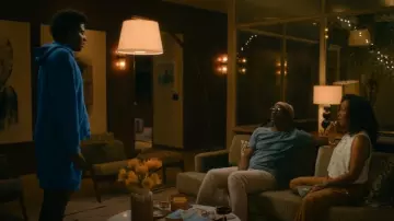 Short de survêtement en coton biologique brossé Elwood Core porté par Justin Edwards (Michael Cooper Jr.) comme on le voit dans FOREVER (S01E06)