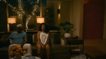 Cinq a Sept Pantalones cargo de Nitsan usados por Dawn Edwards (Karen Pittman) como se ve en FOREVER (S01E06)