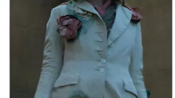 The Sandman S02 Delirium Flower Patchwork Coat usado por (Esme Creed-Miles) en The Sandman (S02E02)