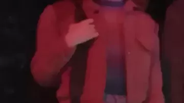 Stranger Things S05 Natalia Dyer Chaqueta marrón de Nancy Wheeler (Natalia Dyer) en Stranger Things (T05E02)