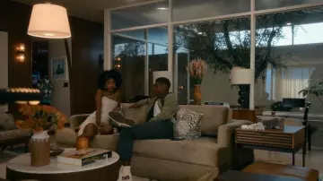 Comme Des Garçons PLAY Chuck 70 Sneaker portée par Justin Edwards (Michael Cooper Jr.) comme on le voit dans FOREVER (S01E07)