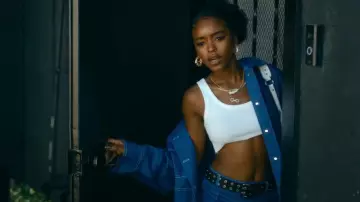 By.Dyln Cooper Jupe en Cobalt portée par Keisha Clark (Lovie Simone) comme on le voit dans FOREVER (S01E08)