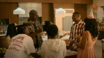 Cinq A Sept Vestido midi sin mangas con cinturón naranja usado por Dawn Edwards (Karen Pittman) como se ve en FOREVER (T01E08)