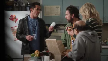 T-shirt Life Long Tees Big Bone Lick State Park porté par Ronald 'Mac' McDonald (Rob McElhenney) tel qu’on le voit dans It’s Always Sunny in Philadelphia (S17E01)