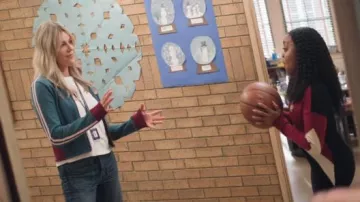 Vaqueros de pierna recta de tiro alto con cremallera Mother Patch Pocket Rambler usados por Deandra 'Dee' Reynolds (Kaitlin Olson) como se ve en It's Always Sunny in Philadelphia (S17E01)