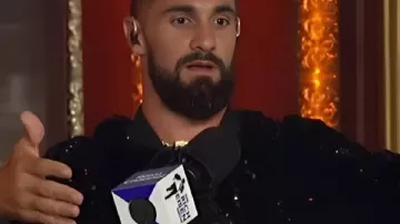 Il s’agit de la veste à paillettes de Seth Rollins dans le spectacle The Rich Eisen
