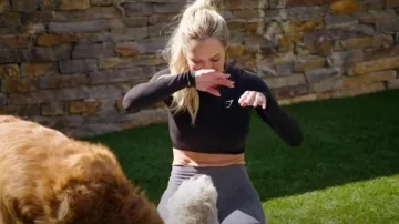 Gymshark Everyday Seamless Long Sleeve Crop Top usado por Jennifer Pedranti como se ve en The Real Housewives of Orange County (S19E02)