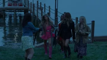 Botas Stetson Sarah usadas por Margo Banks (Malin Åkerman) como se ve en The Hunting Wives (T01E01)