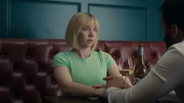 T-shirt slim fit porté par DS Karen Pirie (Lauren Lyle) comme on le voit dans Karen Pirie (S02E01)