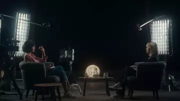 Chaussures de course Asics GEL-1130 portées par DS Karen Pirie (Lauren Lyle) comme on le voit dans Karen Pirie (S02E01)