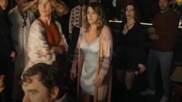 Anthropologie Patchwork Cardigan Sweater porté par Paige (Paula Brancati) comme on le voit dans Hell Motel (S01E01)