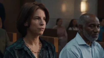 Camisa boyfriend 100% lino de Gap usada por Dani Kind como se ve en Accused (S02E05)